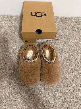 UGG Kids Brown Furry Slides Sz 8 Excellent condition